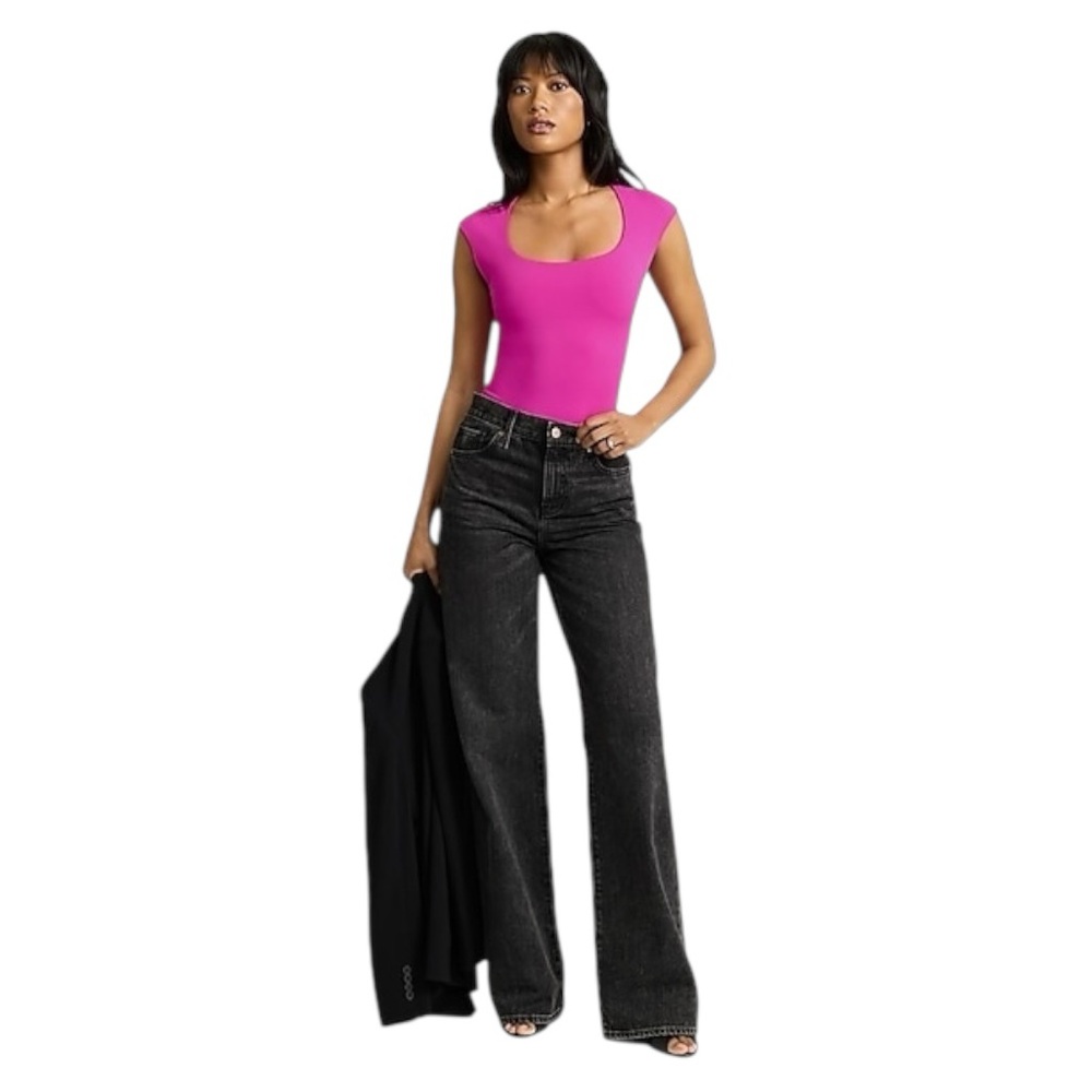 Express Body Contour High Compression Scoop Neck Cap Sleeve Bodysuit